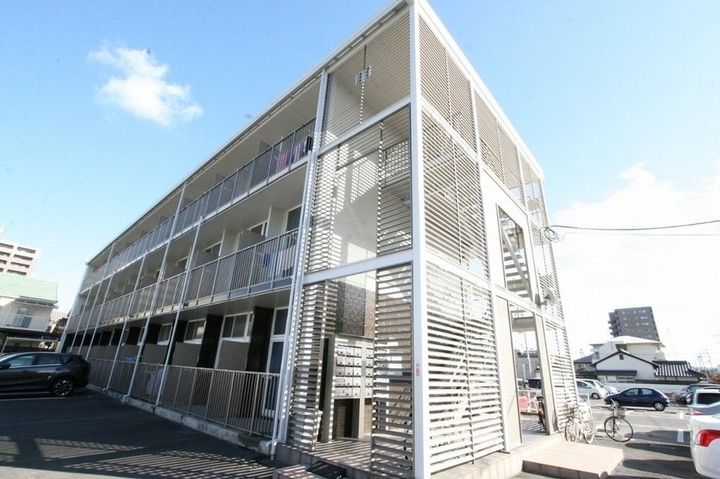 レオパレス栗林301の外観