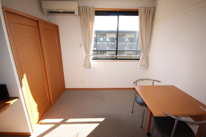 レオパレスダンダンめぐみ207の居間