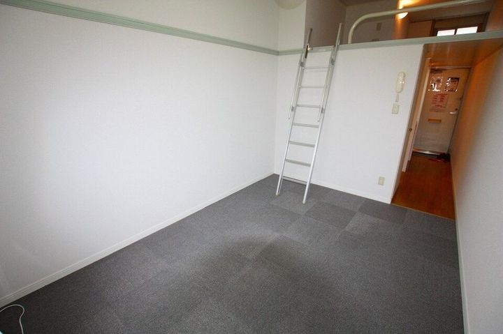 レオパレスさくら101の居間