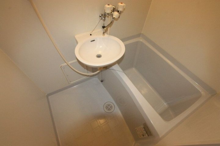 レオパレスラポール松福301の風呂