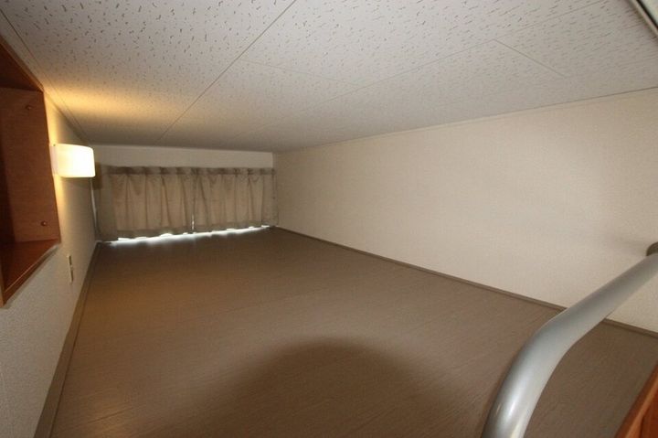 レオパレスラポール松福301の寝室