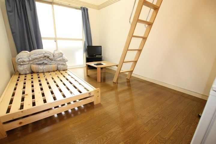 レオパレス藤塚104の居間