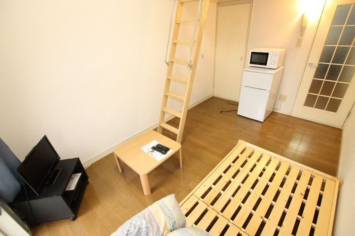 レオパレス藤塚104の居間