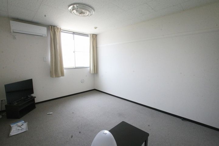 レオネクスト久米東Ⅱ201の居間