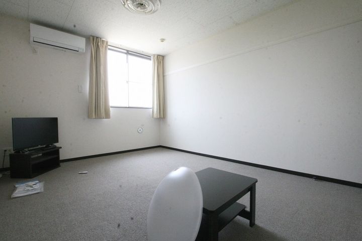 レオネクスト久米東Ⅱ201の居間