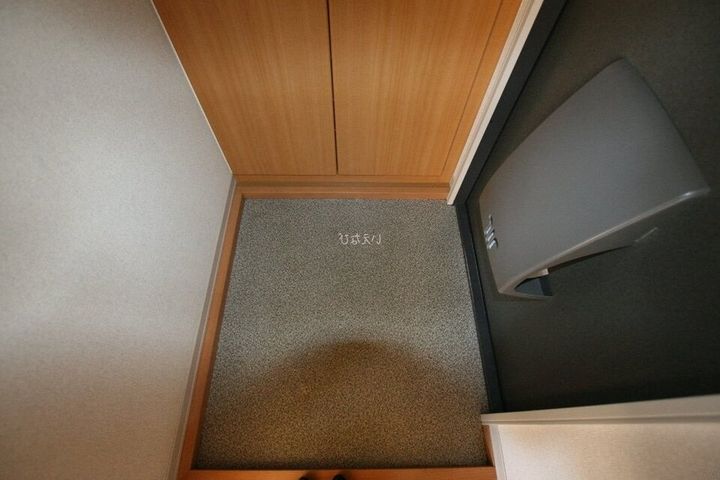 YMハイツ C棟101の玄関
