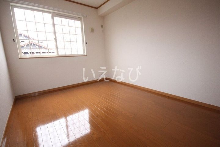 ハピネス村山C101の寝室
