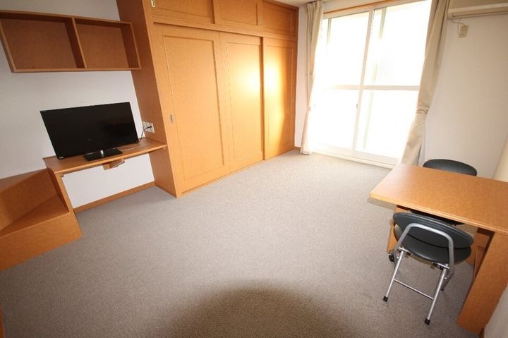 レオパレスGAZEBO12204の居間
