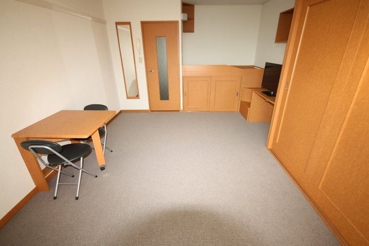 レオパレスGAZEBO12204の玄関