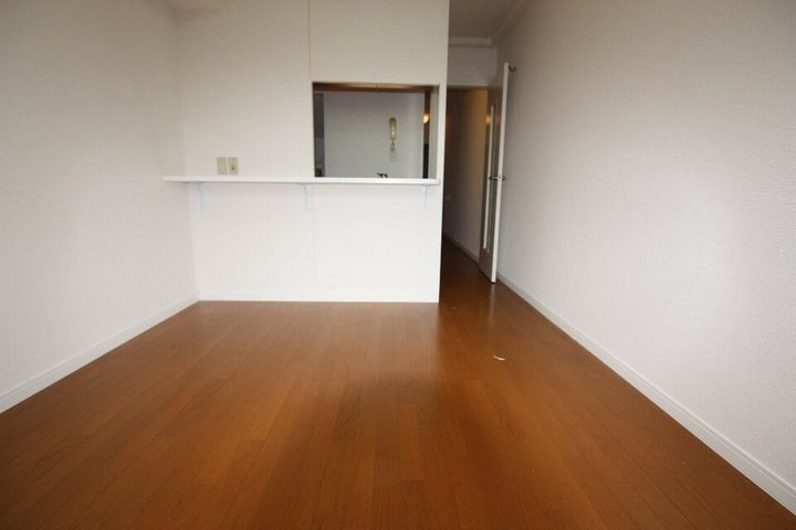 レオパレス新名111の居間
