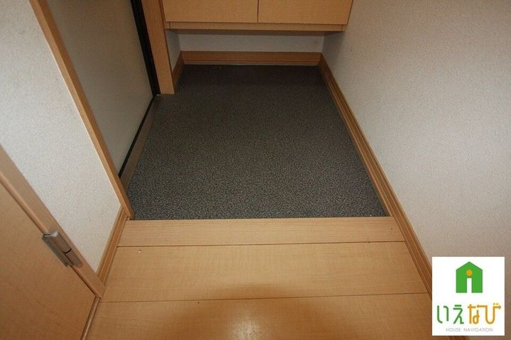 フォレストⅡ B棟102の玄関