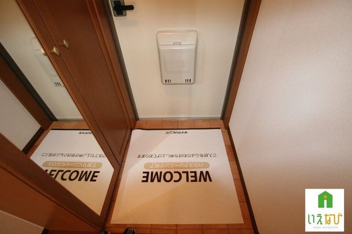 ウィルコート・伏石 C棟102の玄関