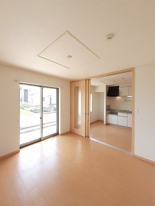 クローバー ポンドE101の居間