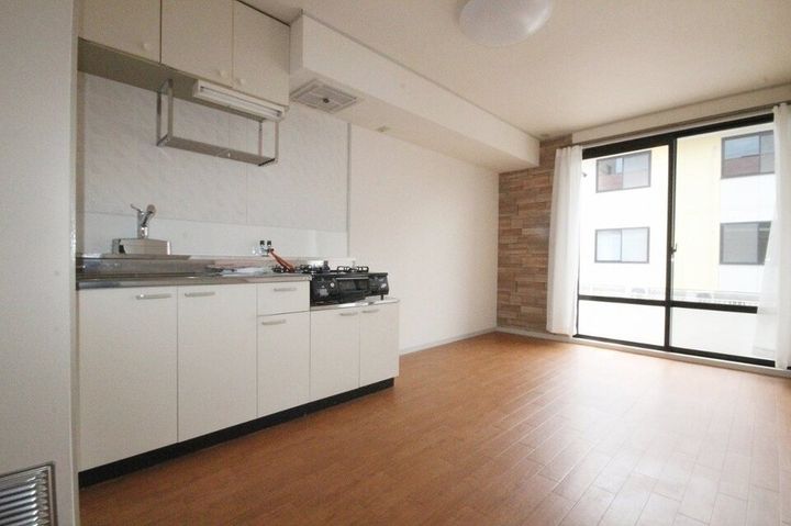 ラフィーネ A棟205の居間