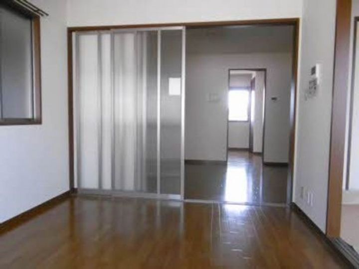 バリュージュ金沢 B棟205の居間