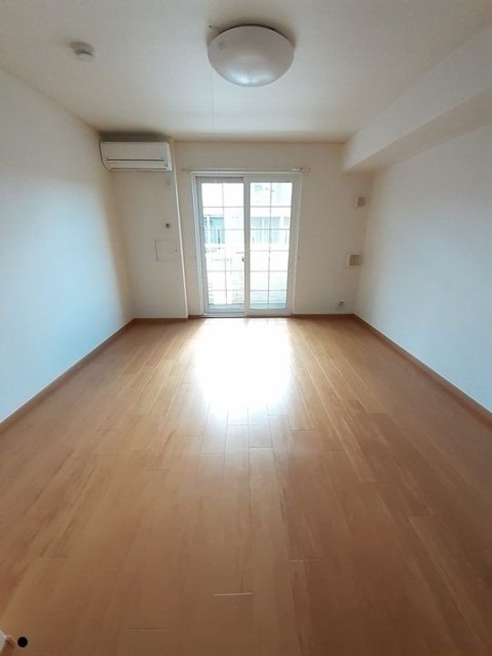 エクスブルーミナトA103の居間