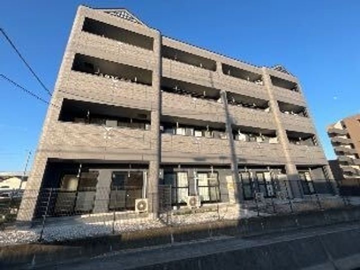 ロイヤルコーポ中川202の外観