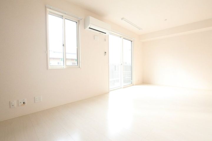 クレセール三谷101の居間