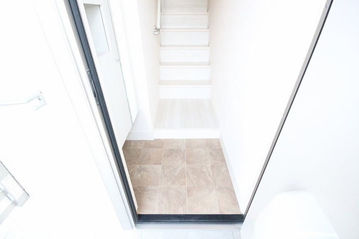 リーブルⅠ A棟202の玄関