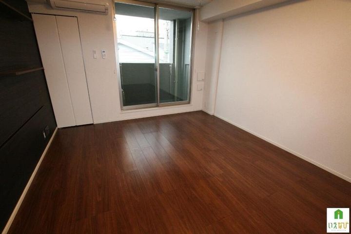 グランソレイユ302の居間