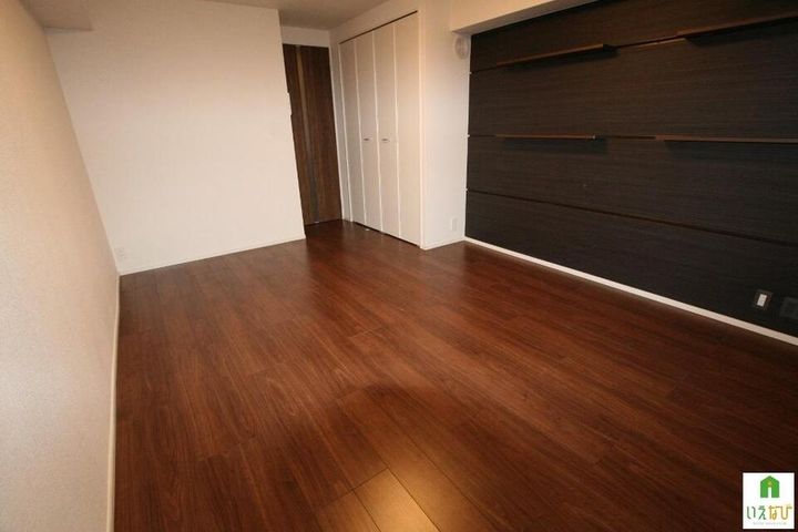 グランソレイユ302の居間