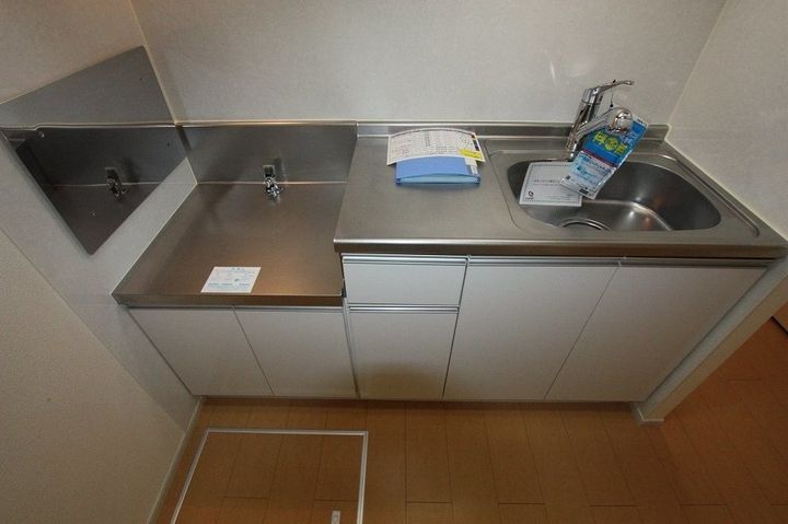 プティ ヴィラージュ 千田204のキッチン