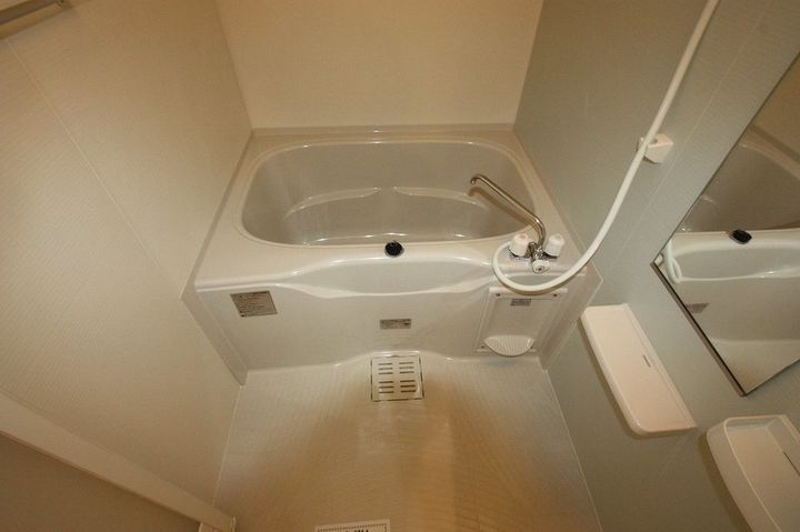 プティ ヴィラージュ 千田204の風呂