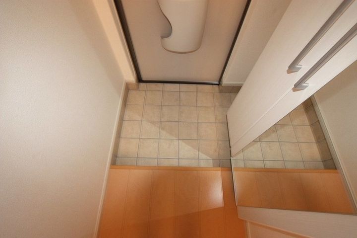 プティ ヴィラージュ 千田204の玄関