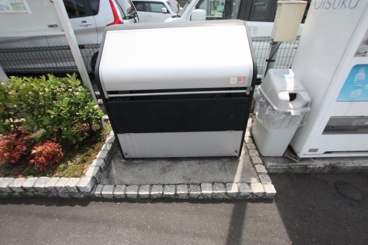 アンジュ0102の周辺