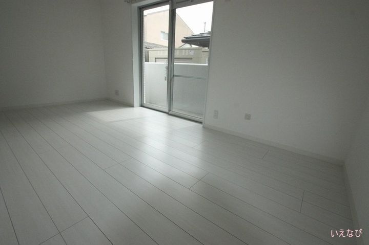 アルーア西町0102の居間