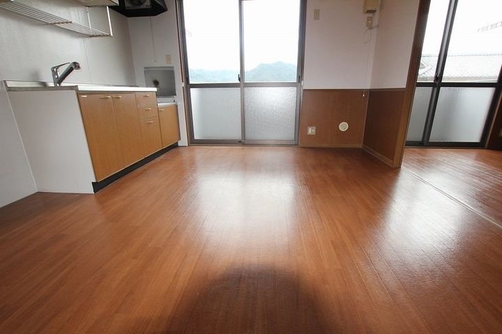 セジュール新市 B棟0202の居間