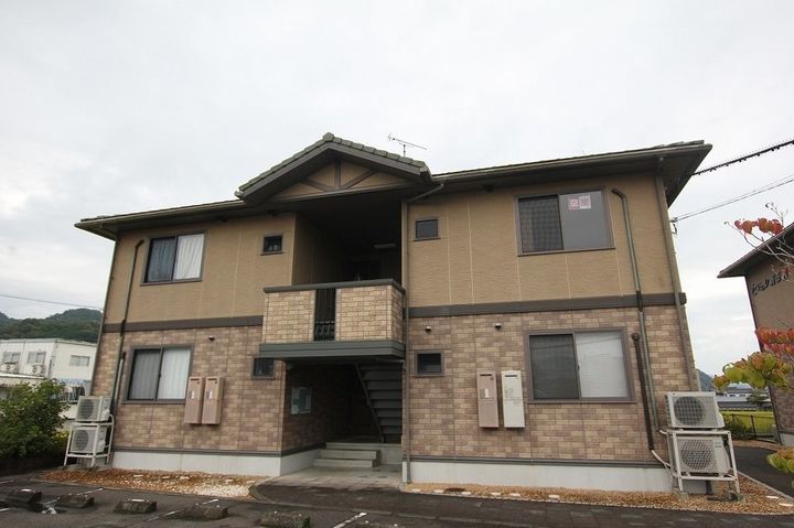 セジュール新市 B棟0202の外観