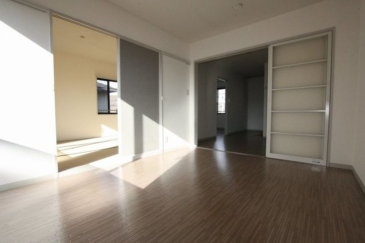 プレステージ B棟201の居間