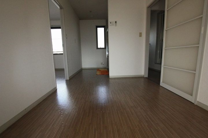 プレステージ B棟201の居間