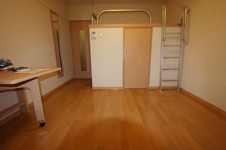 レオネクストヴィクトワール山手110の居間