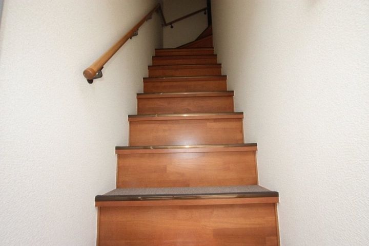 レオパレスデル・ソーレ201の玄関