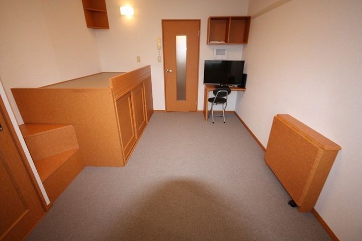 レオパレスデル・ソーレ201の居間