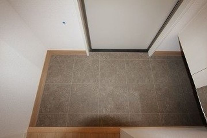 エクイティ神村0301の玄関