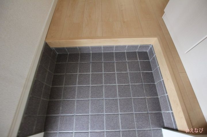 エステート・リバーD0102の玄関