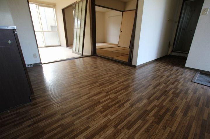 パレスナカシマ木之庄102の居間