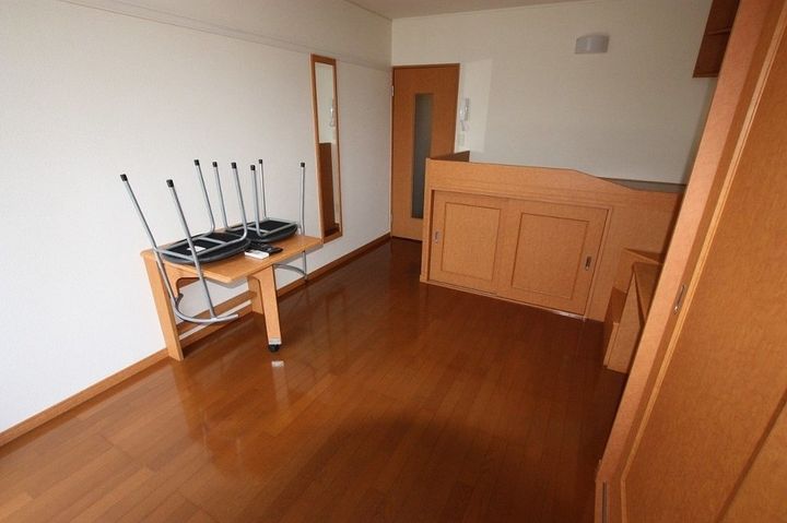 レオパレスAOI106の居間