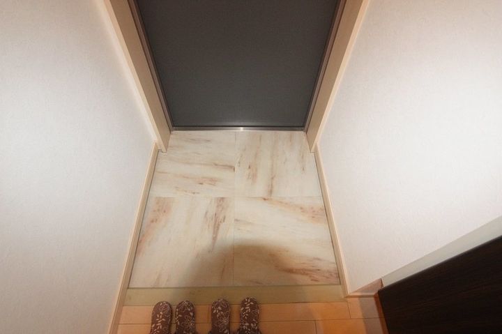 フラットリア笠岡0403の玄関