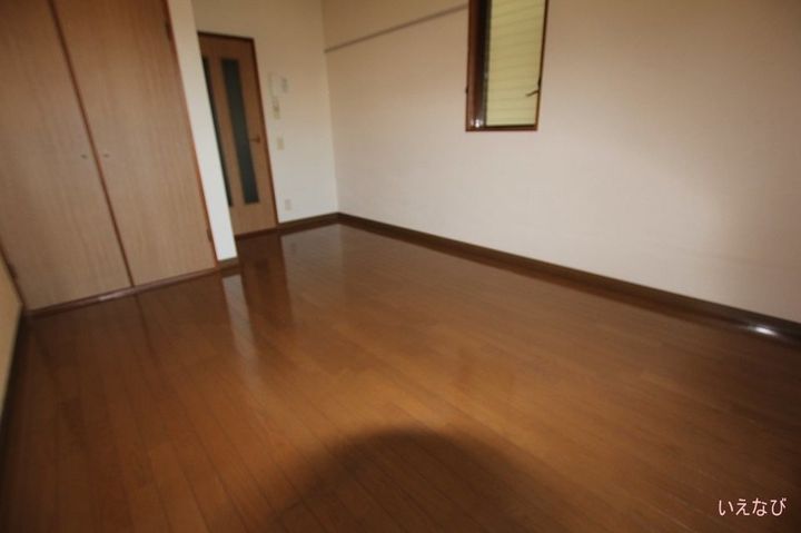 エメローズ渡辺103の寝室