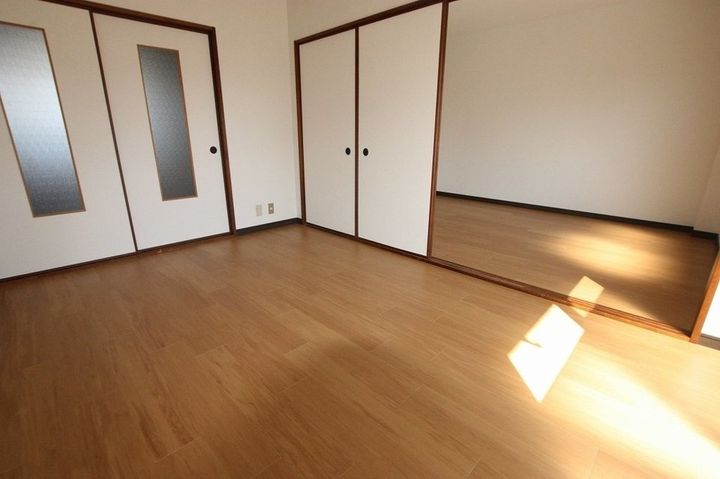 シティハイツ山田A0202の居間