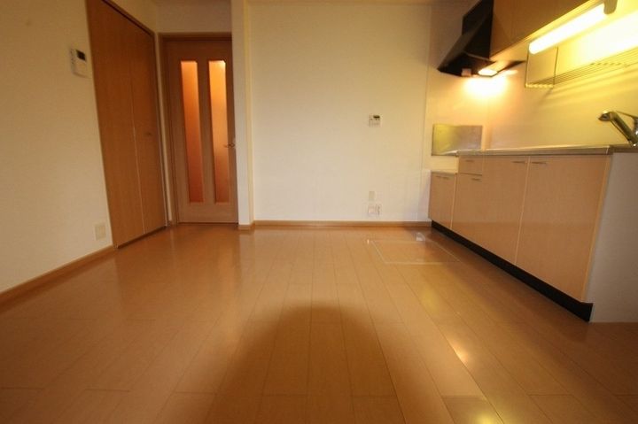 エレガントB0102の居間