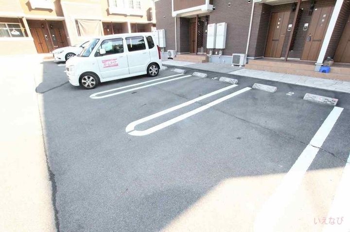 セレーナ B102の周辺