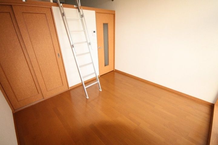 レオパレスひよりが丘105の居間