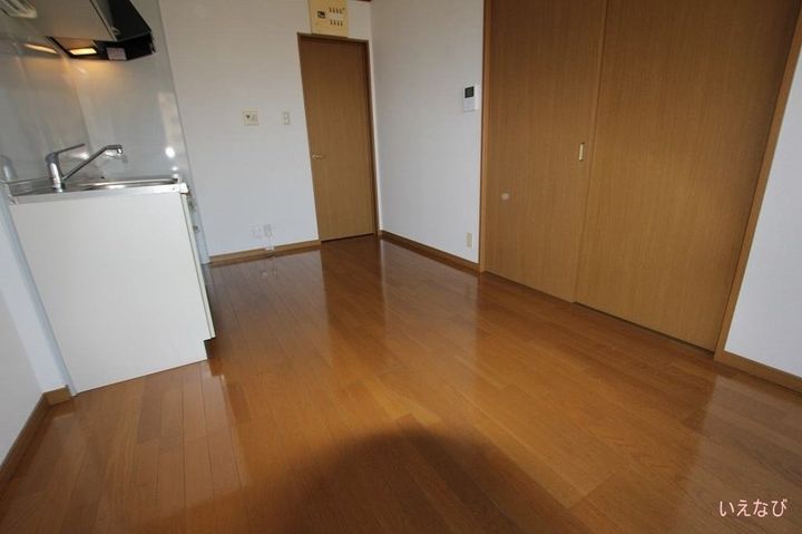 サン・オーレ葦陽304の居間