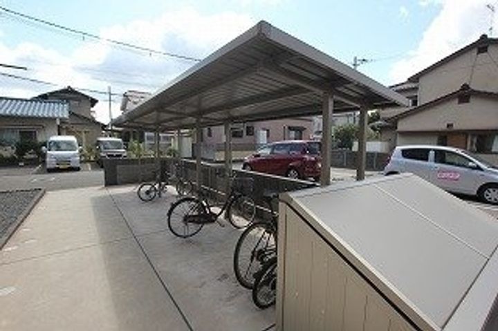 シュシュ0101の周辺