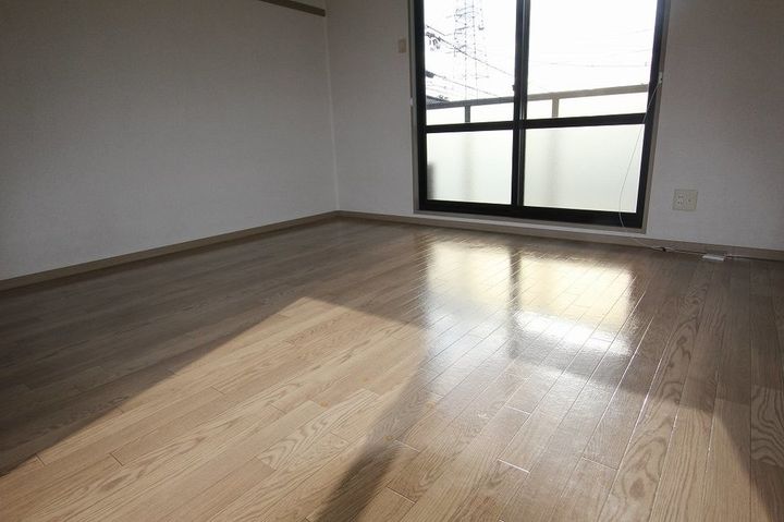 ジュネス春日A202の居間